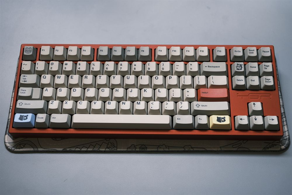 Top-down plan view with the DCS Deadbeats set on the red case