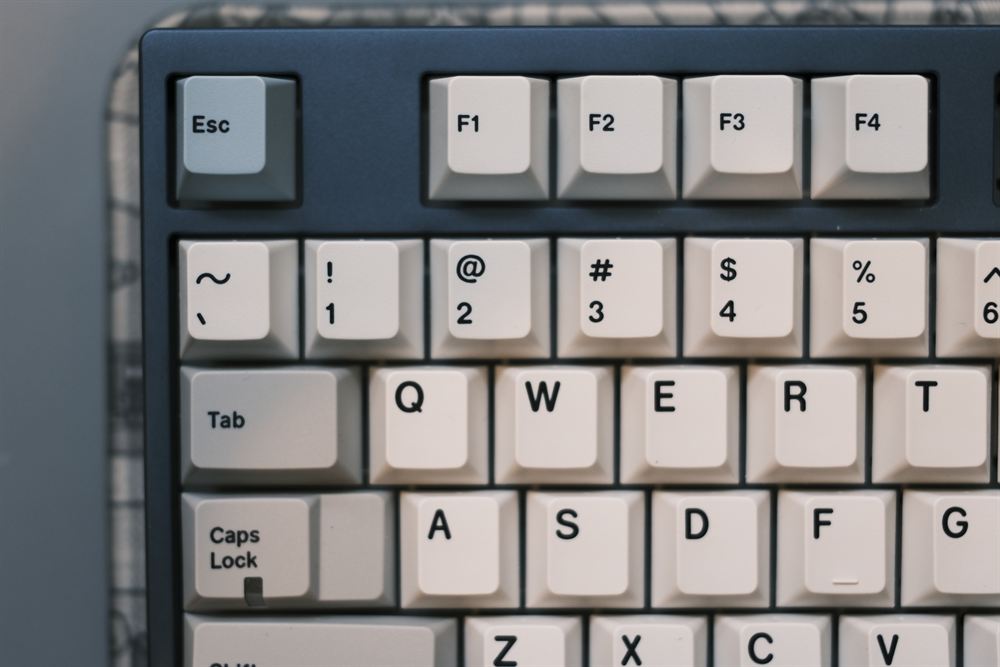 Top-down of the left corner, Esc, F-keys and alphas